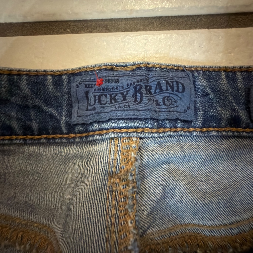 $139 Lucky Bridgette high rise slim straight jean w/butterfly embroidery 12/31 - Picture 11 of 16